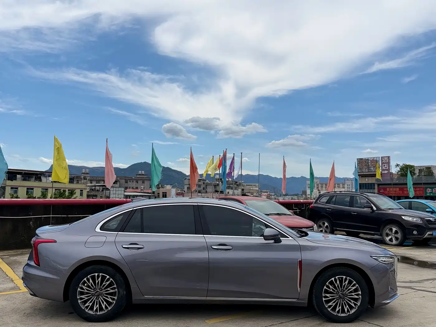 Hongqi H5 2023 1.5T DCT Smart Connect Joy Edition фото 4
