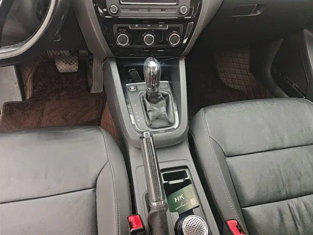 Volkswagen Sagitar 2017 1.6L Automatic Comfort фото 14