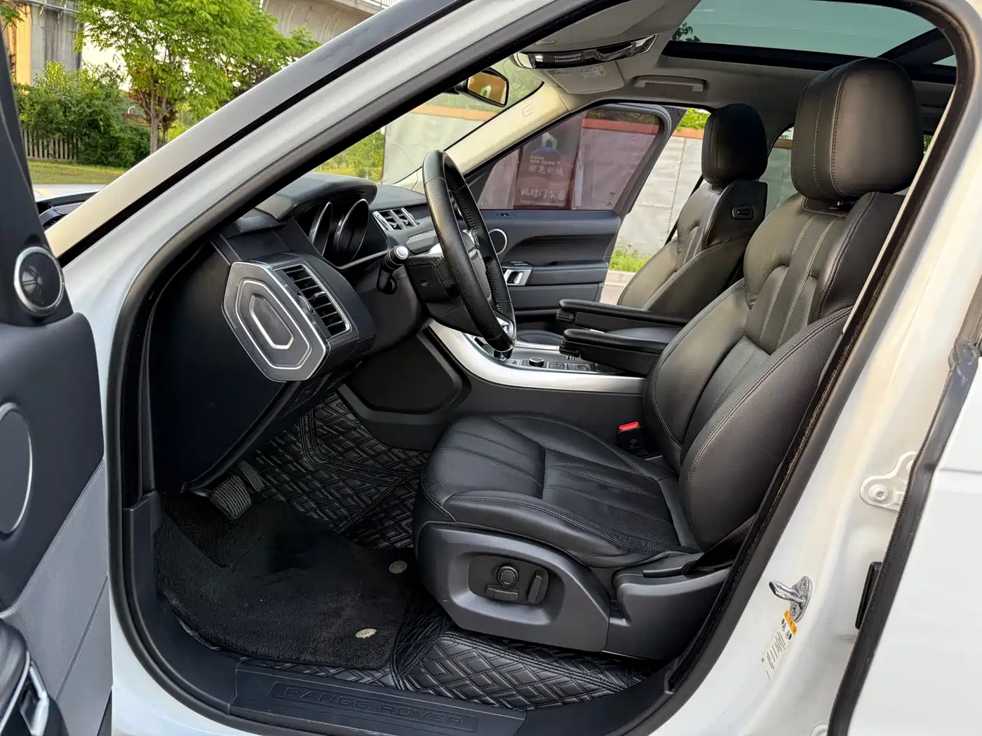 Land Rover Range Rover Sport 2016 Model 3.0 SC V6 SE фото 9