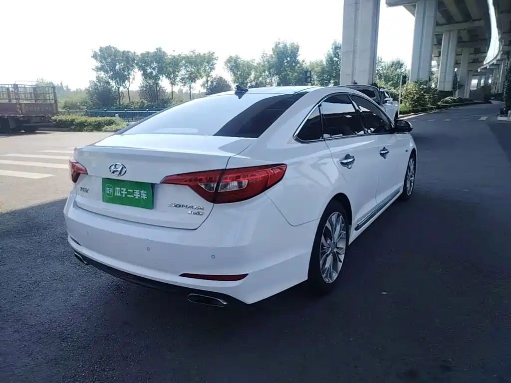 Photo 7 - Hyundai Sonata