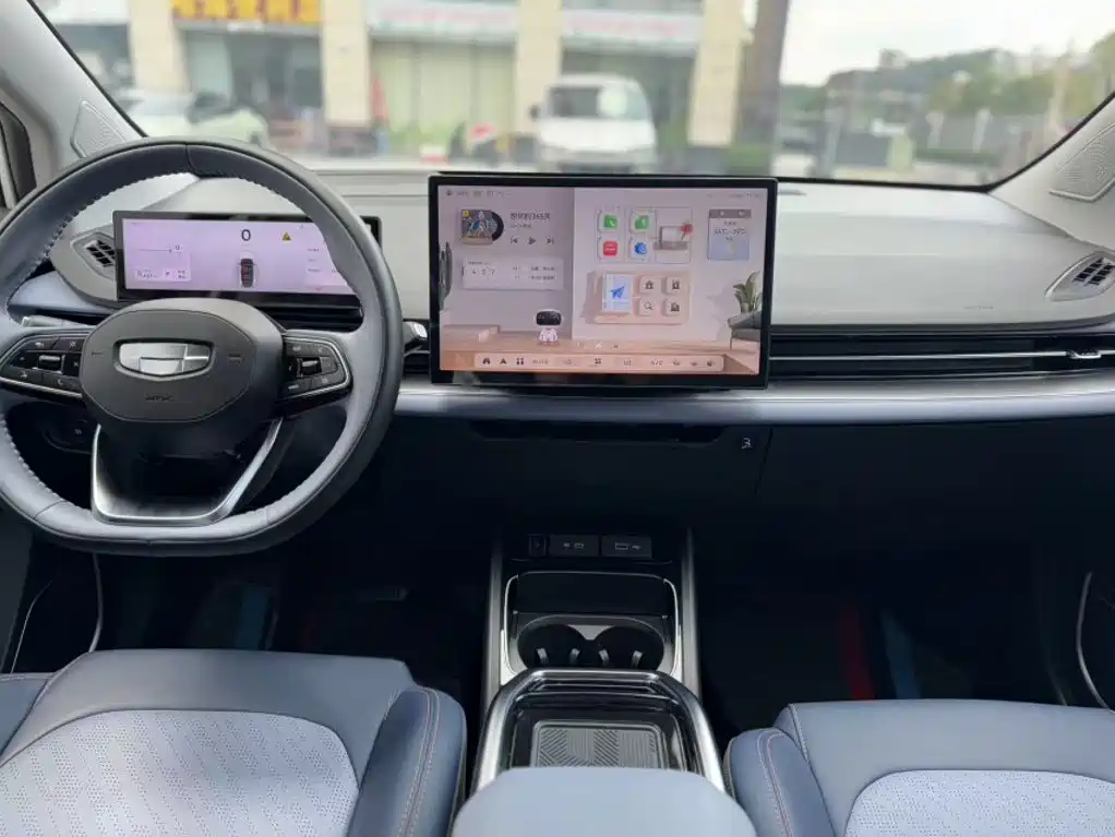 Geely Geometry M6 2023 2022 450 New Intelligence Edition