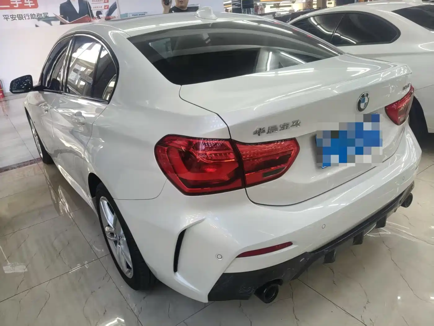 BMW 1 Series 2022 120i M Sport Shadow Edition фото 10