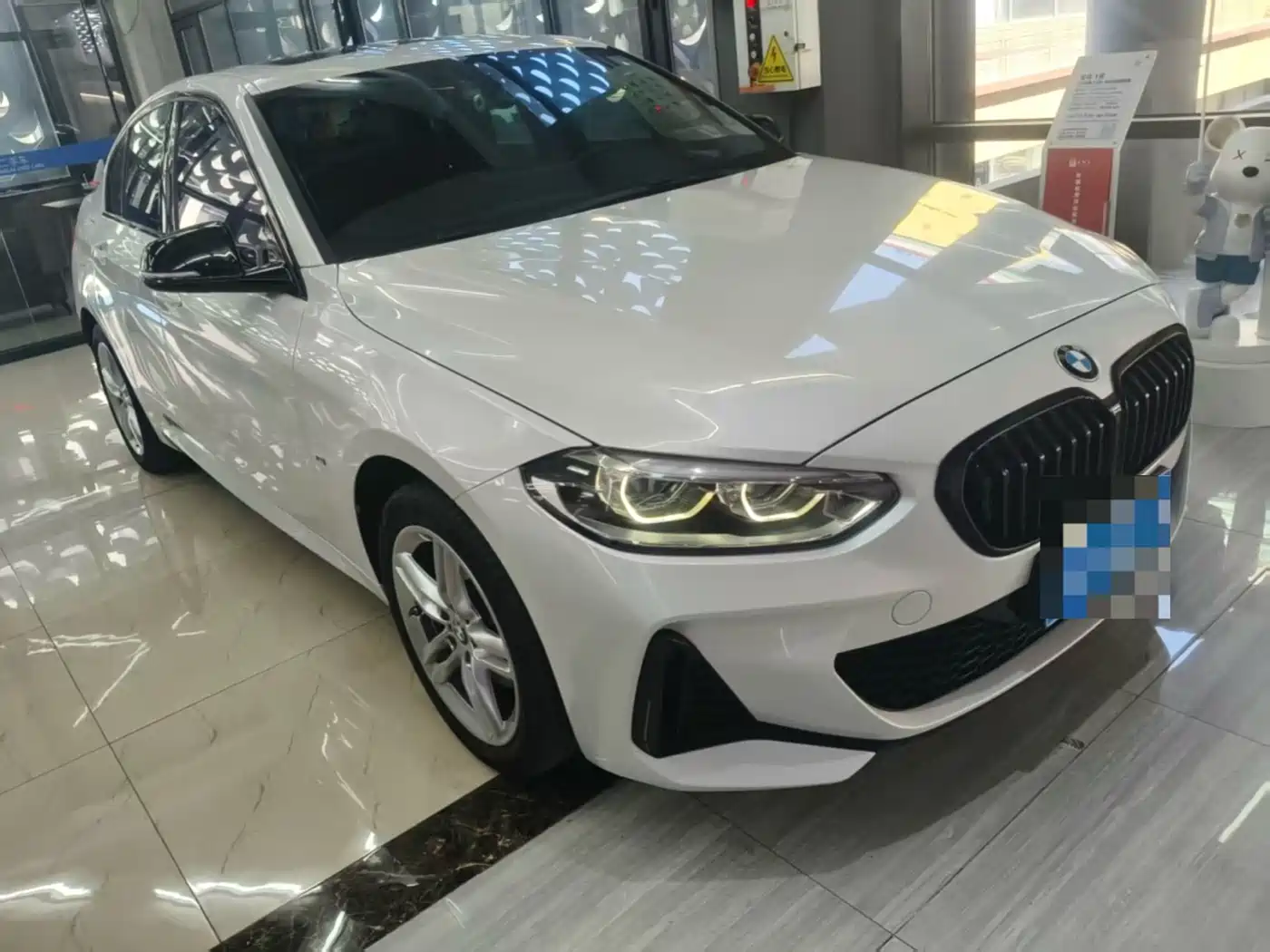 BMW 1 Series 2022 120i M Sport Shadow Edition фото 3