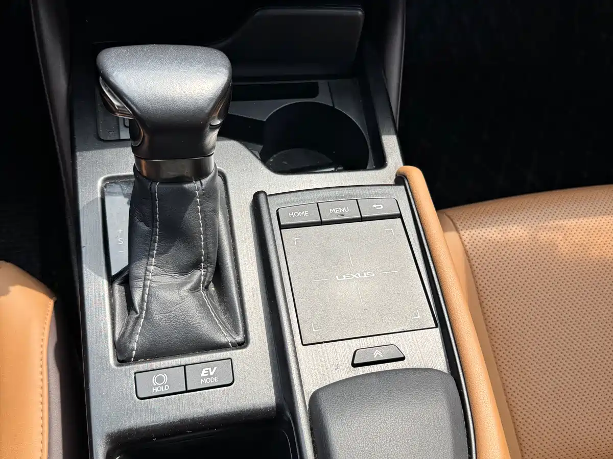 Lexus ES 2018 300h Excellence Edition China V фото 15