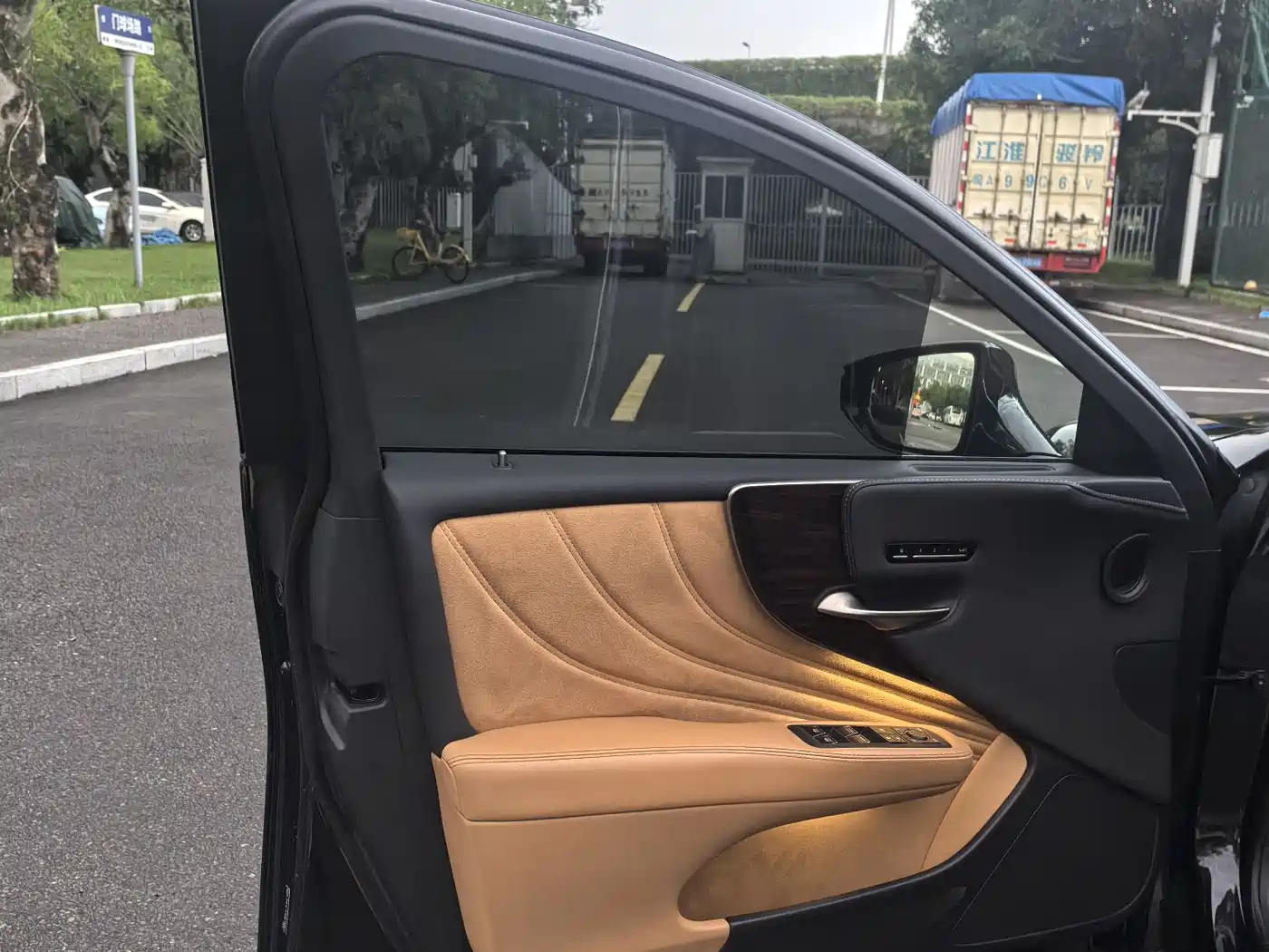 Lexus LS 2021 500h Luxury Edition фото 14