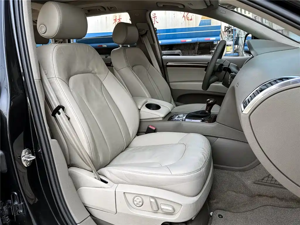 Audi Q7 2009 2010 4.2 FSI quattro Luxury Model