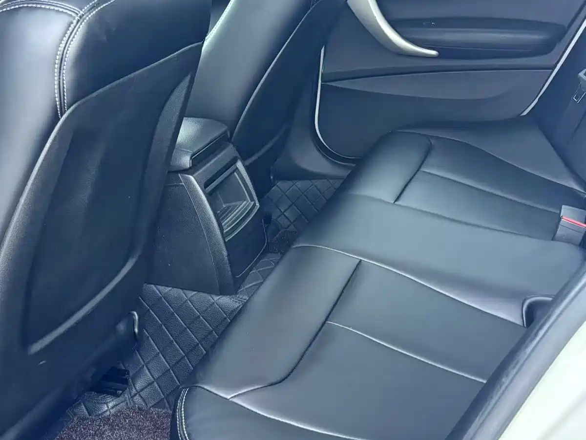 BMW 1 Series (Import) 2013 Facelift 116i Urban Model фото 9