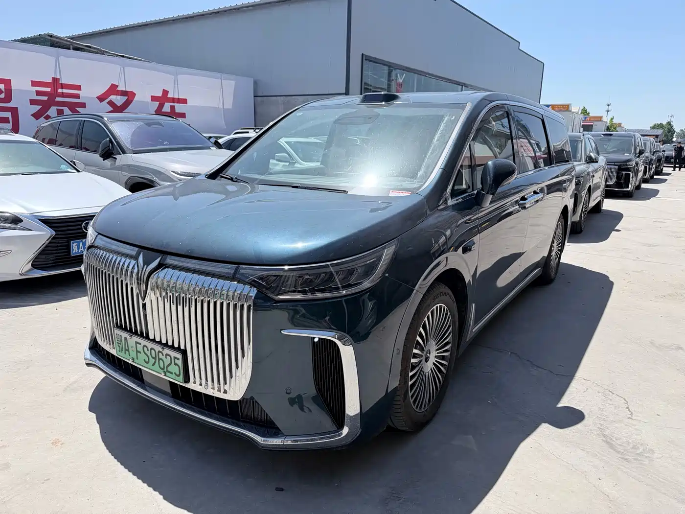 Voyah Auto Voyah Dreamer 2025 Model PHEV 4WD Premium QianKun Edition