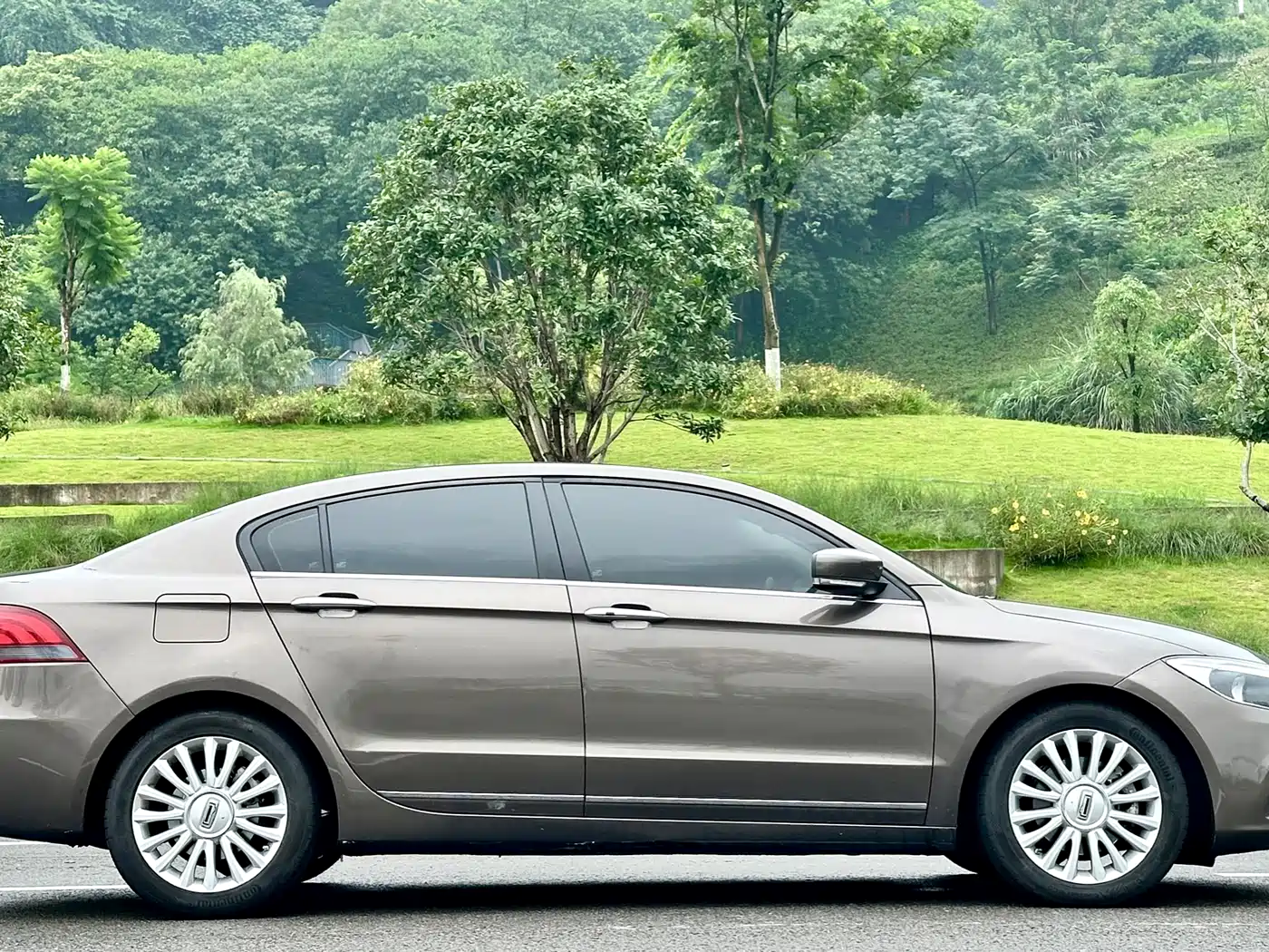 Qoros 3 2015 2014 Model Sedan 1.6T Automatic Premium
