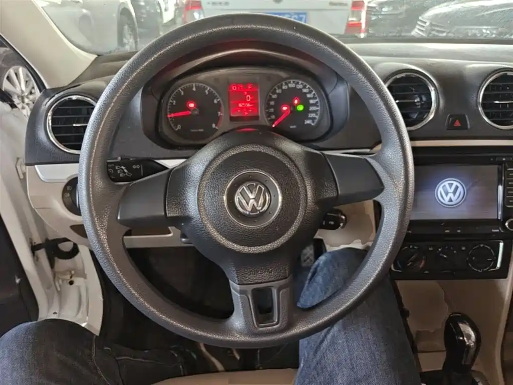 Volkswagen Jetta 2015 1.6L Auto Comfort фото 11
