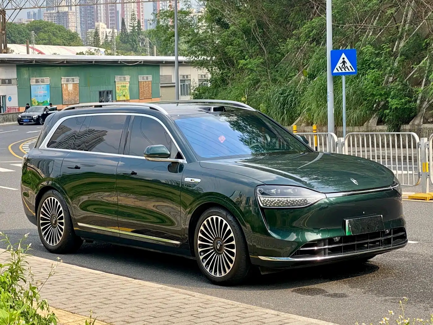 AITO Wenjie AITO M9 2024 Range Extender Max Edition 42kWh 6-seater фото 3