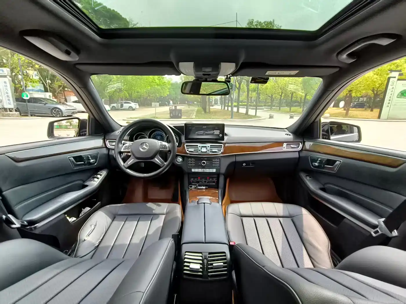 Mercedes-Benz E-Class 2015 Facelift E 200 L фото 9