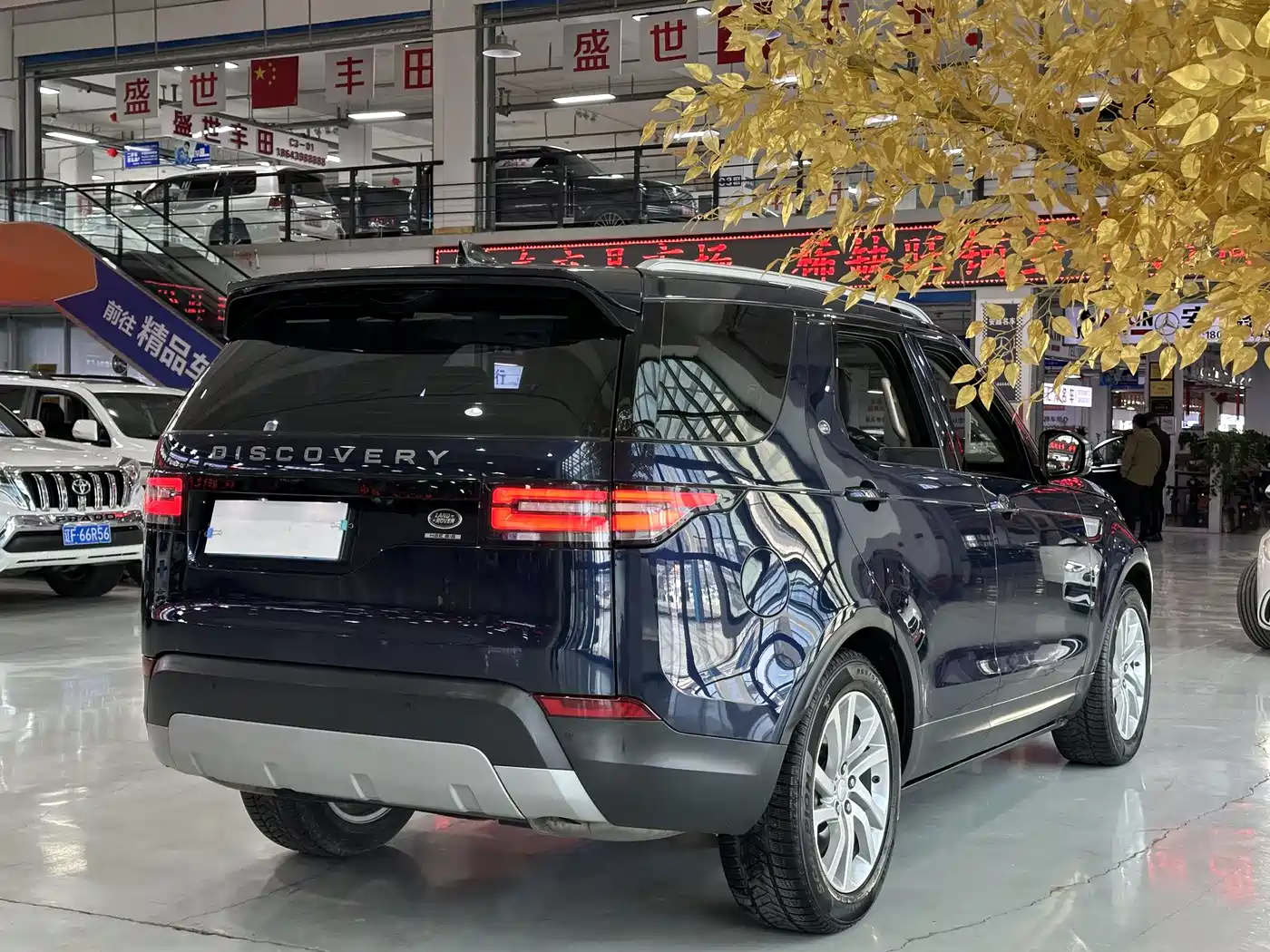 Land Rover Discovery 2017 3.0 SC V6 HSE фото 10