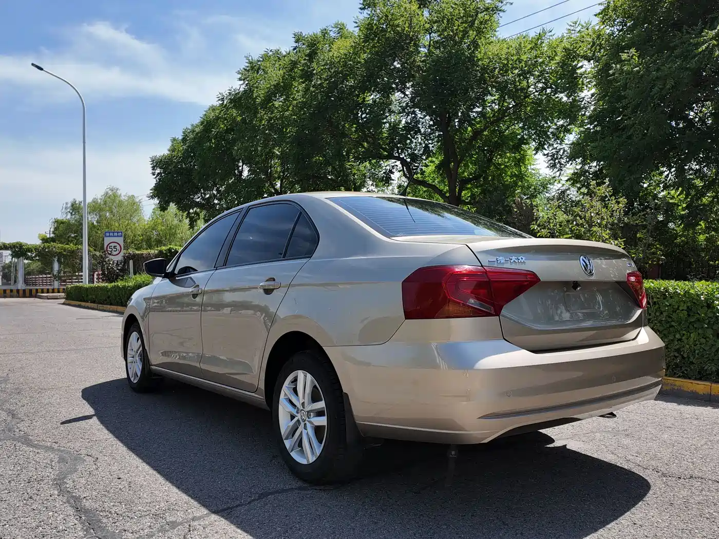 Volkswagen Jetta 2019 Dream Edition 1.4L Manual Fashion фото 9