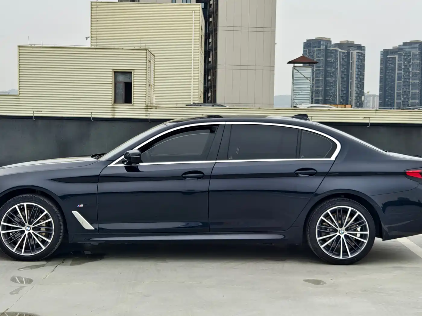 BMW 5 SERIES