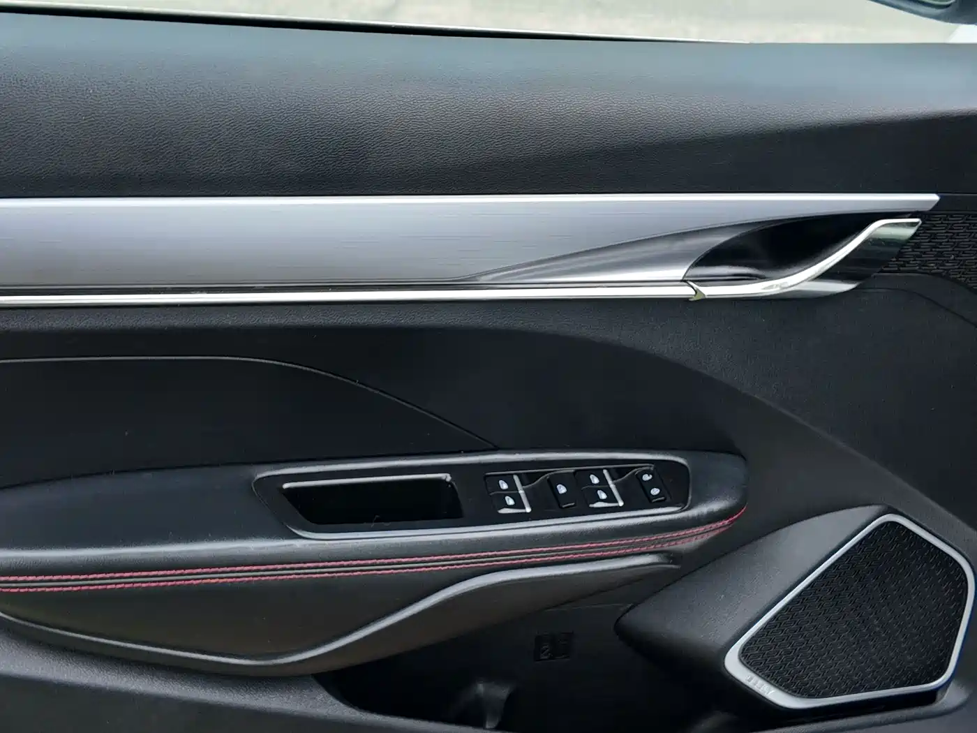 Фото 25 - Geely Binrui