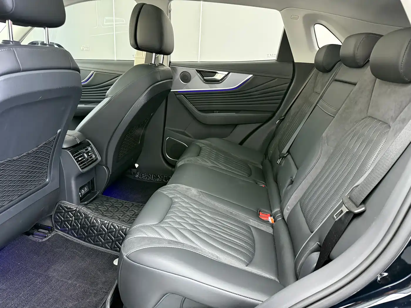 Hongqi HS5 2023 2.0T AWD Flag Enjoy Pro Edition фото 8
