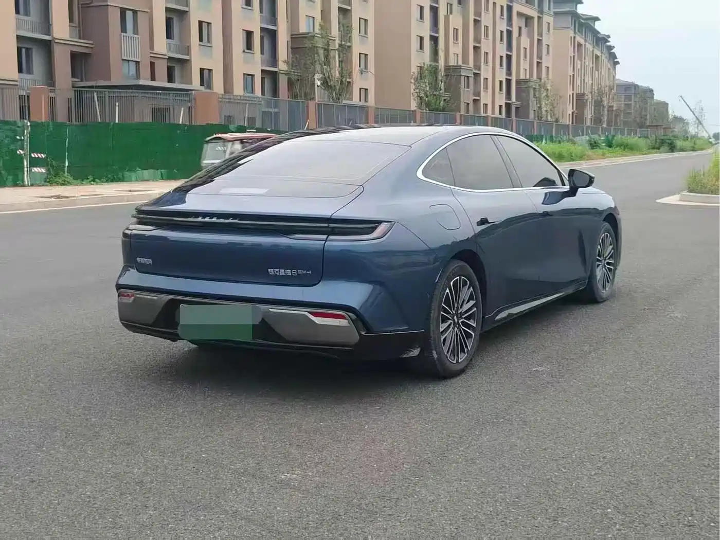 Geely Galaxy Galaxy Xingyao 8 2025 2025 130km EM-i Premium Edition