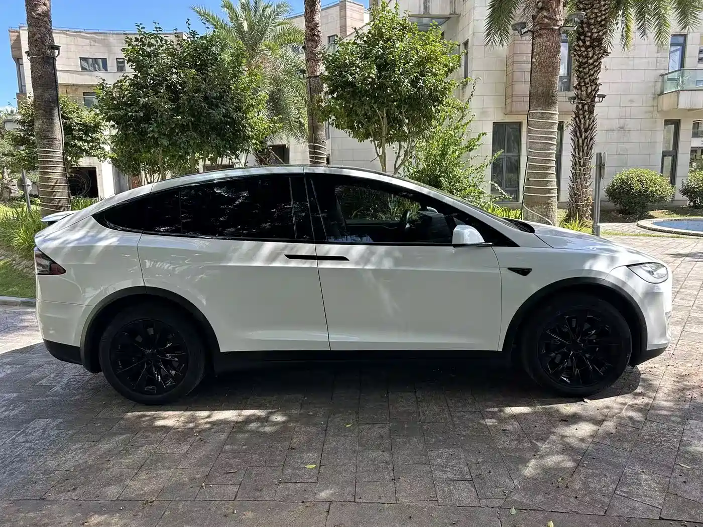 TESLA MODEL X