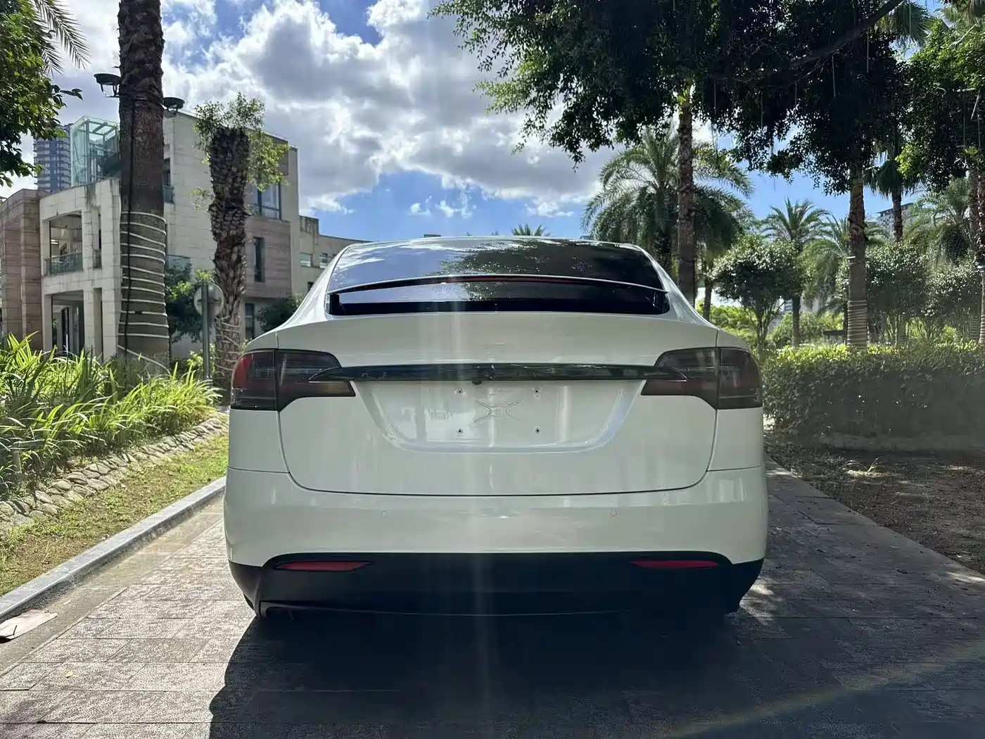 TESLA MODEL X