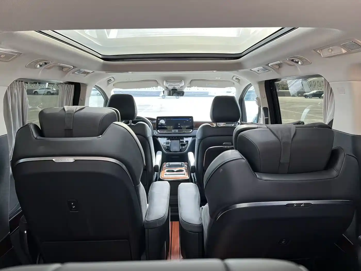 Hongqi HQ9 PHEV 2024 Model 2.0T AWD Luxury Edition фото 13