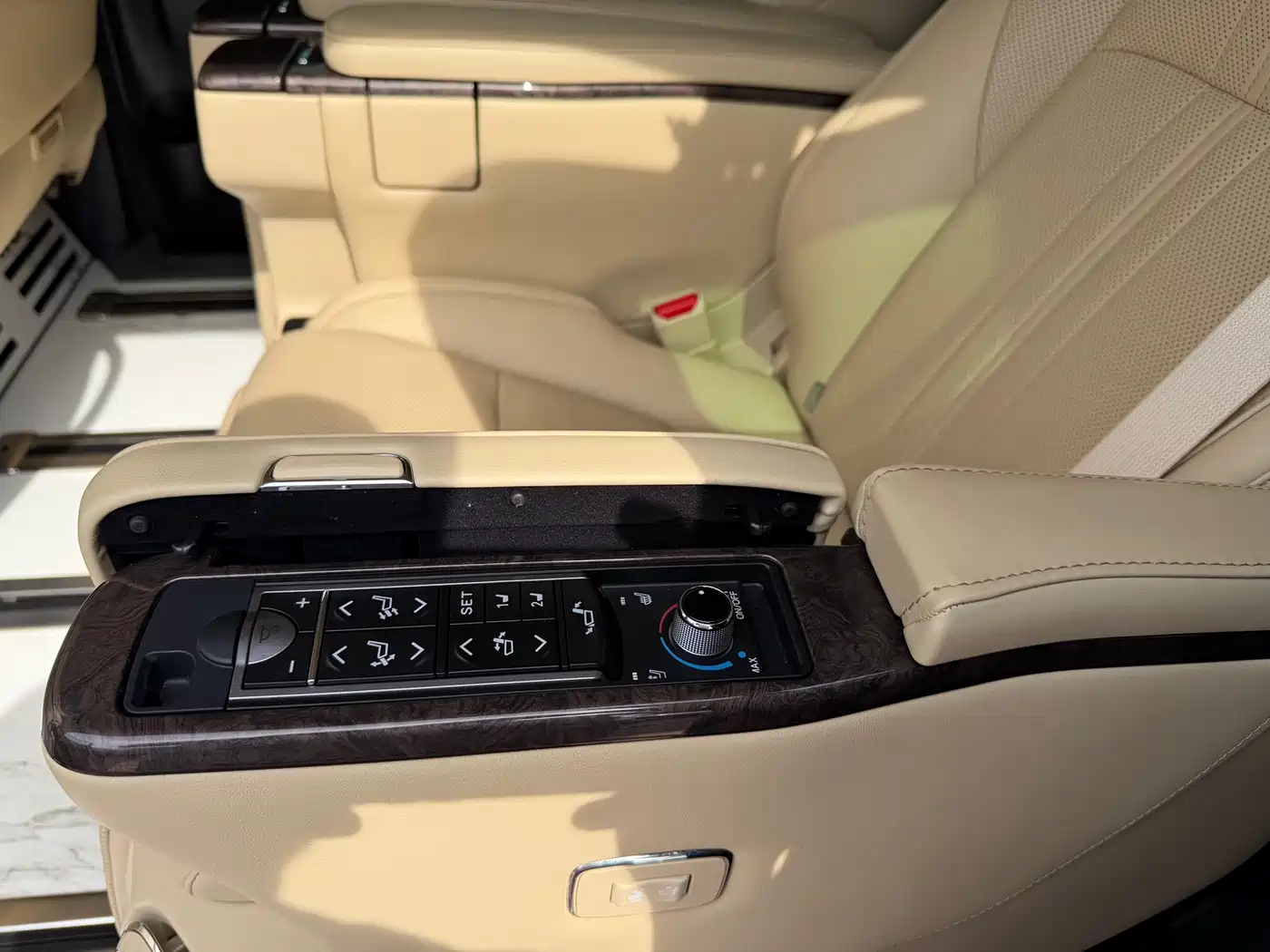 Toyota Alphard 2021 Hybrid 2.5L Premium фото 6