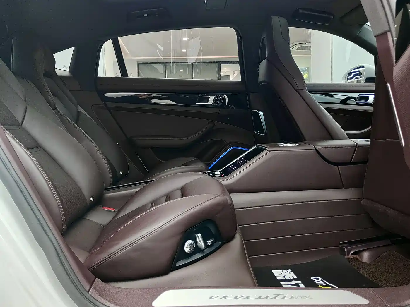 Porsche Panamera 2017 Panamera 4 Executive Long Wheelbase 3.0T фото 15
