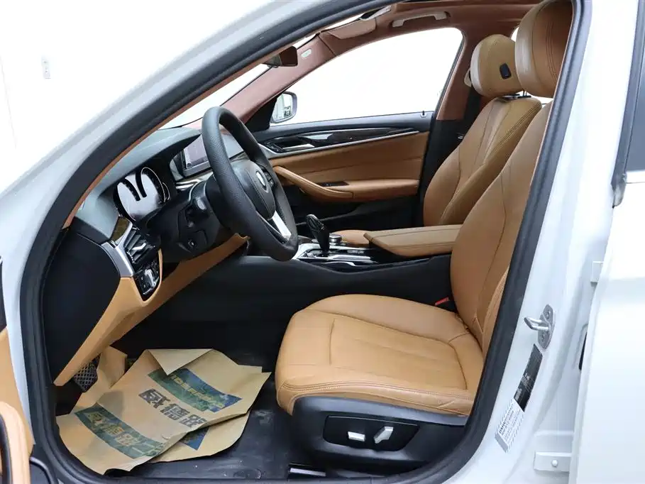 BMW 5 Series 2018 528Li Launch Special Edition фото 14