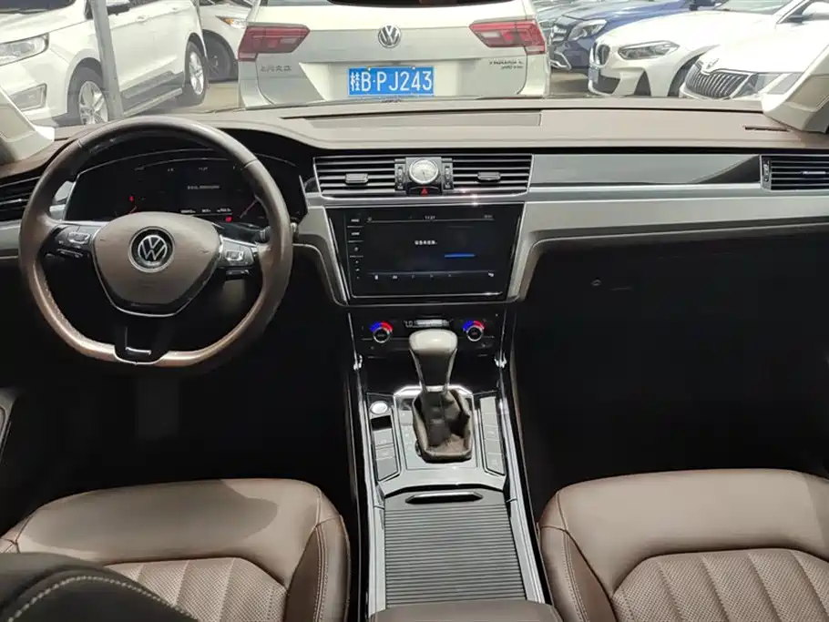 Volkswagen Phideon 2021 380TSI Luxury Edition фото 12