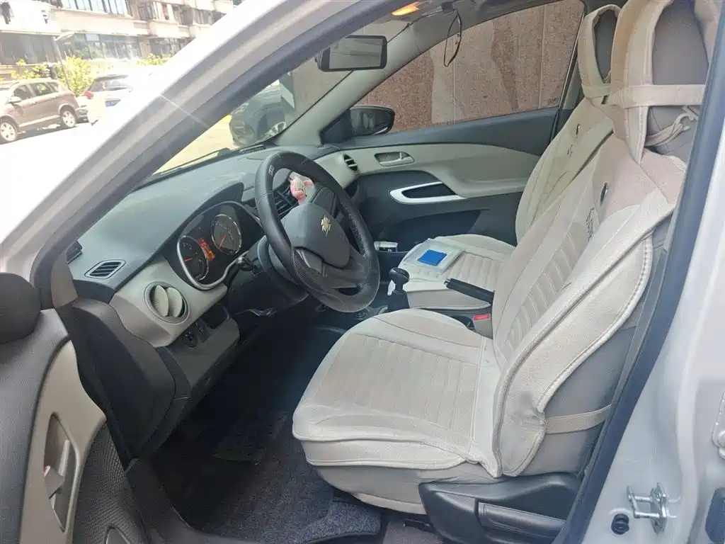 Chevrolet Sail 2015 Sail 3 1.5L Manual Ideal Sunroof Edition фото 12