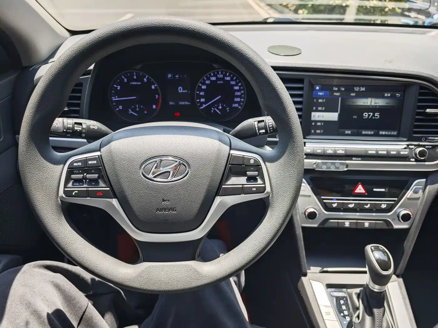 Hyundai Elantra 2016 Model 1.6L Automatic Smart Elite фото 12