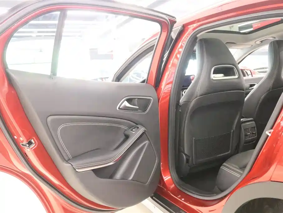 Mercedes-Benz GLA 2017 GLA 200 Dynamic фото 15