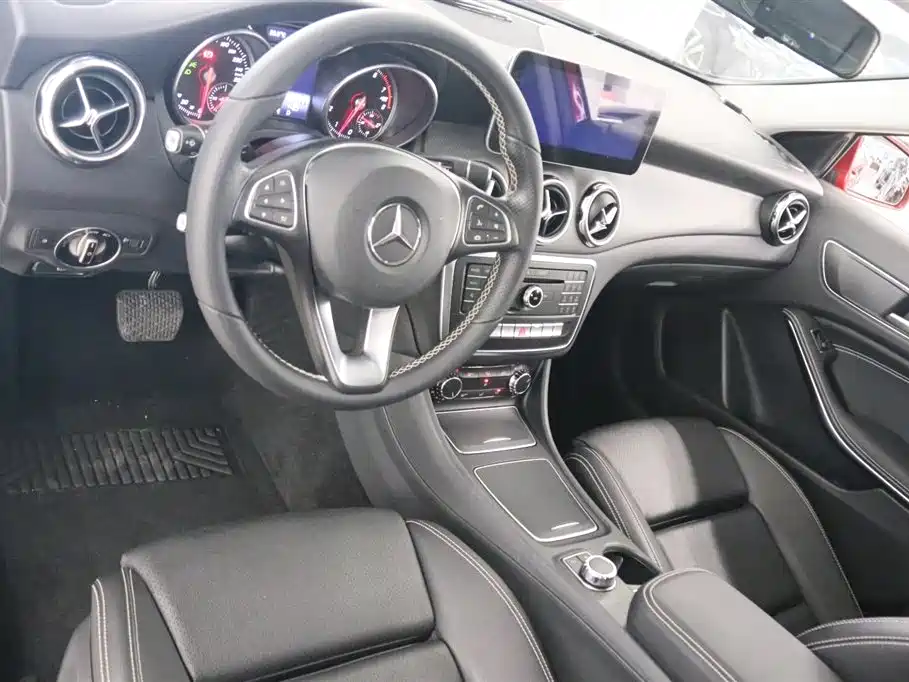 Mercedes-Benz GLA 2017 GLA 200 Dynamic фото 10