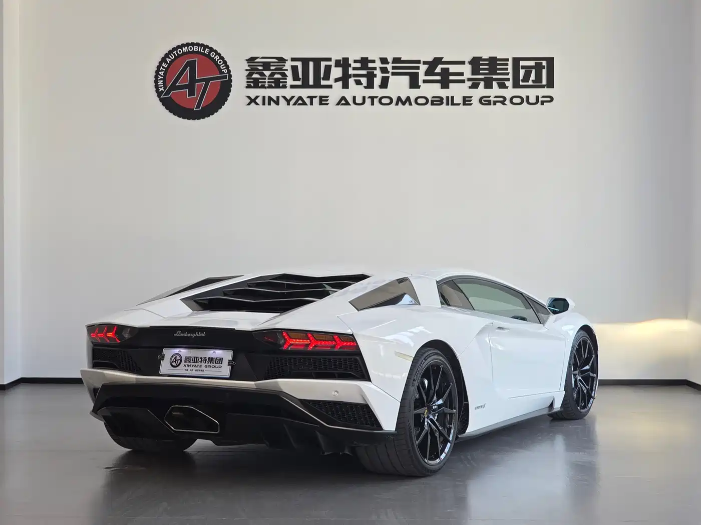 Lamborghini Aventador 2011 LP 700-4 фото 8