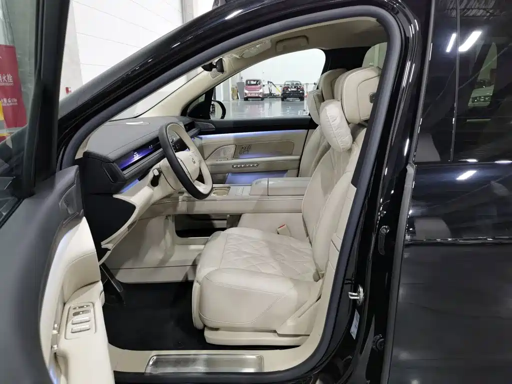 NIO ES8 2026 2025 Model 6-Seat Executive Luxury Edition