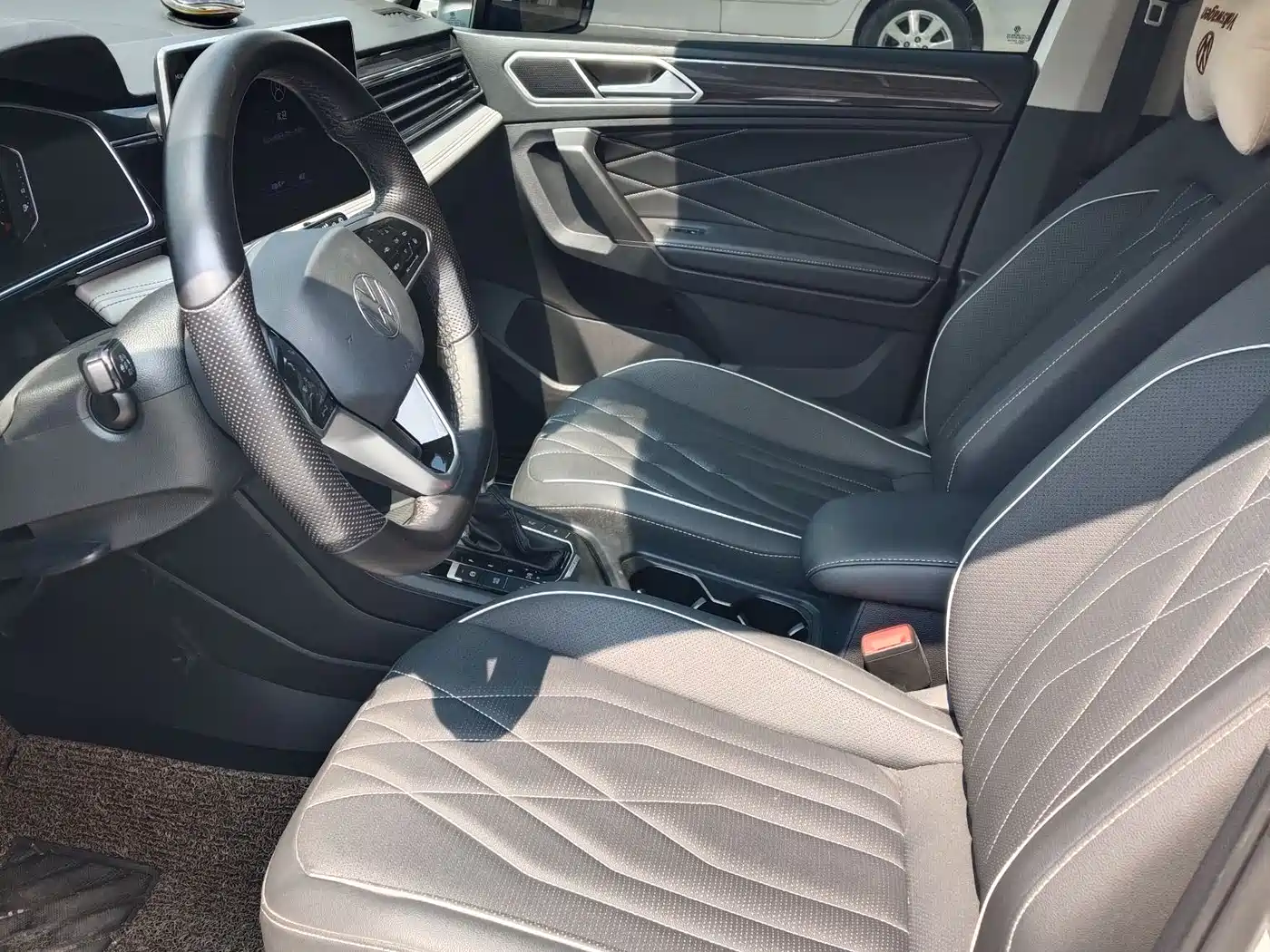 Volkswagen Tiguan L 2022 330TSI Automatic 2WD R-Line Flagship Edition фото 9