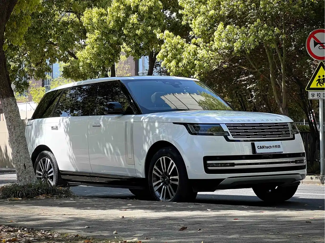 Land Rover Range Rover 2024 3.0 L6 400PS Genesis Extended фото 3