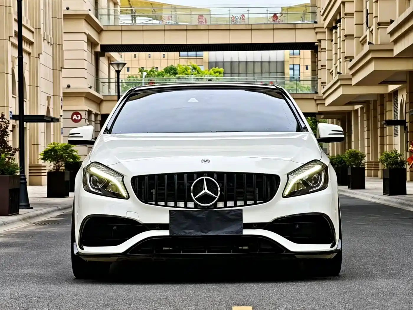 Mercedes-Benz A-Class AMG (Import) 2017 Facelift AMG A 45 4MATIC фото 2