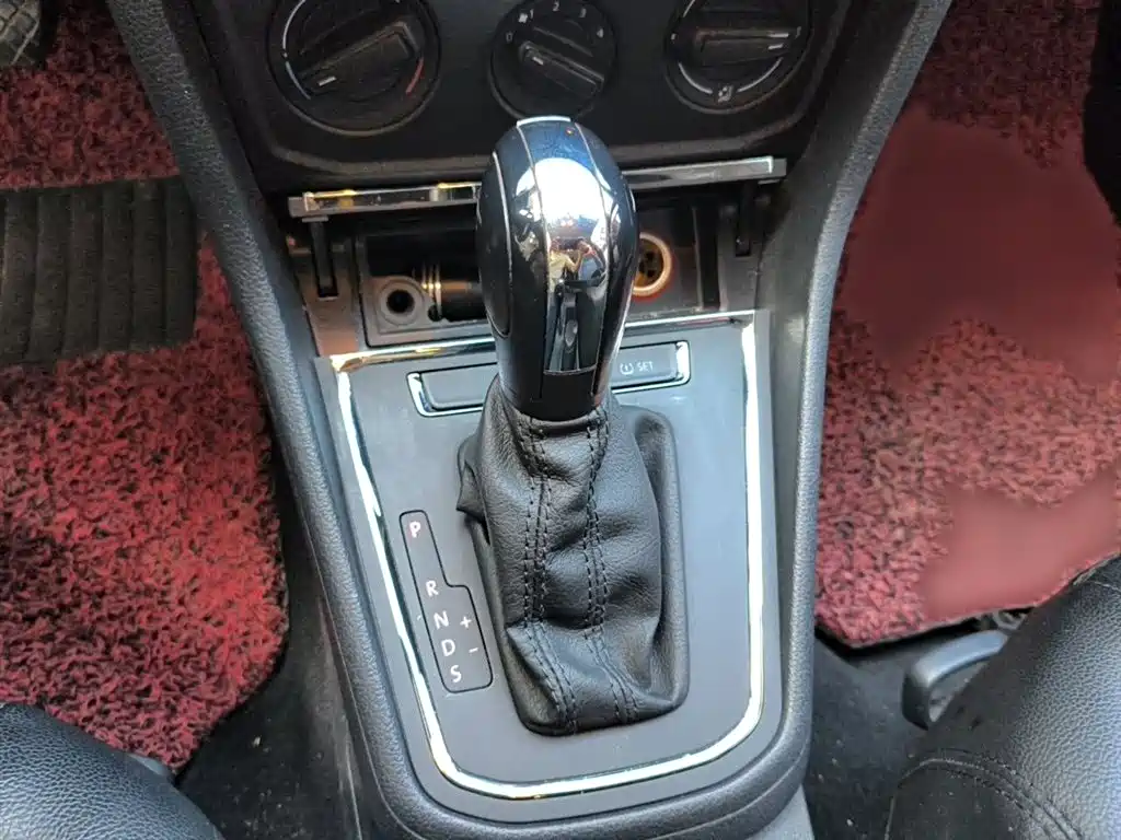 Volkswagen Bora 2018 1.5L Automatic Fashion фото 7