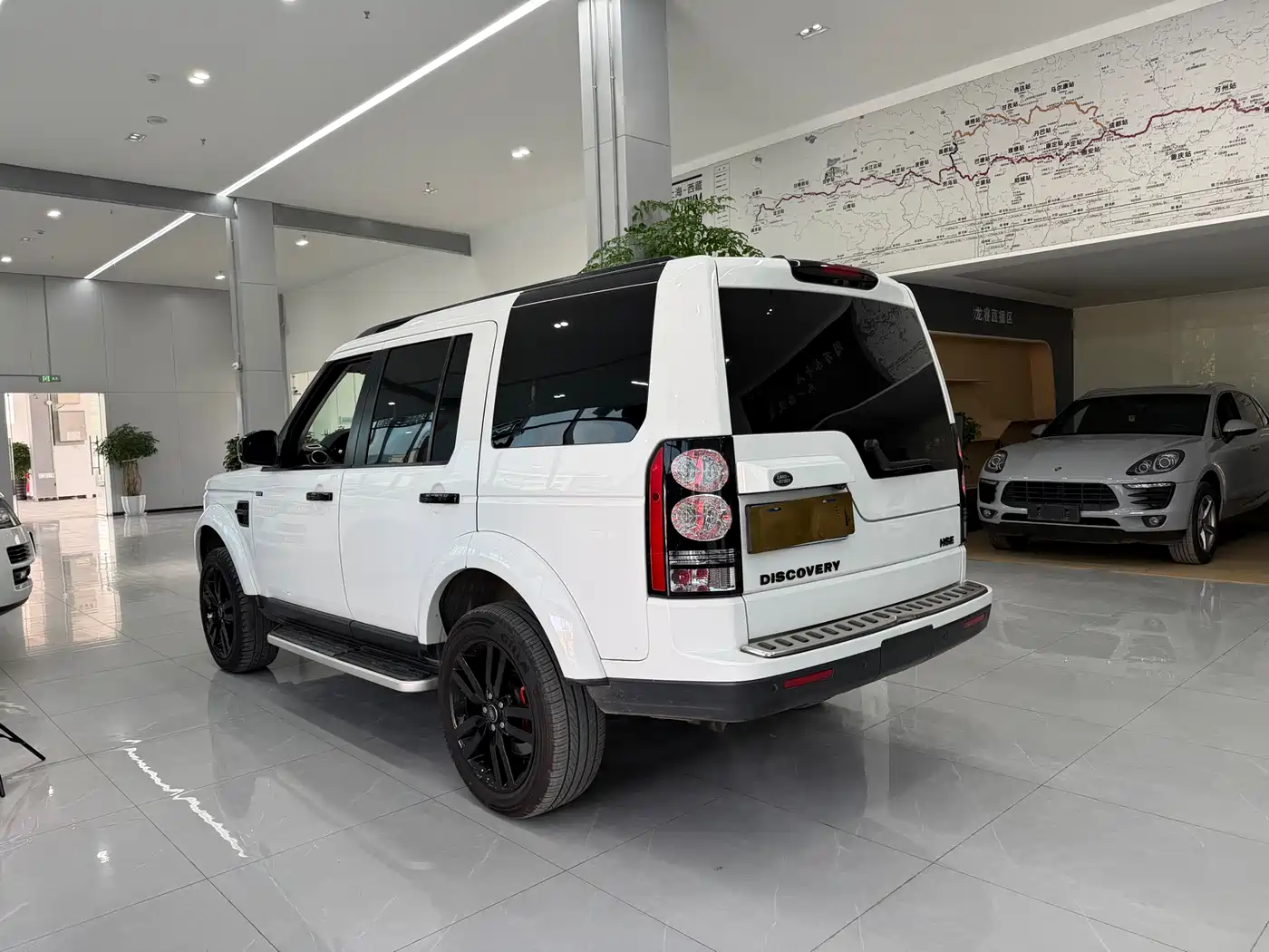 Land Rover Discovery 2014 3.0 SC V6 HSE Luxury фото 14