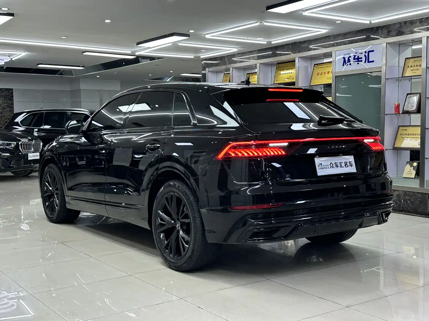 Audi Q8 2022 55 TFSI Luxury Dynamic фото 6