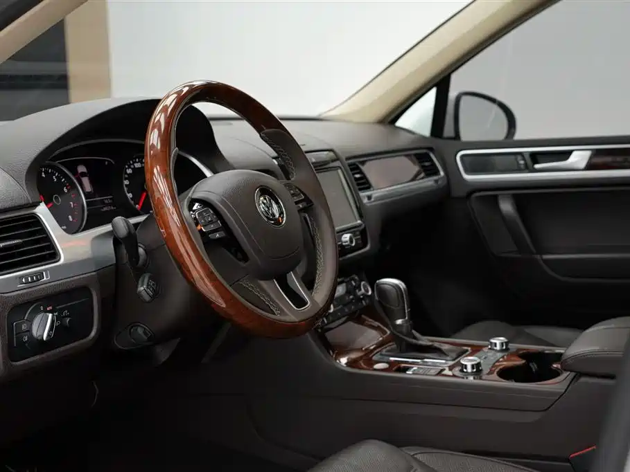 Volkswagen Touareg 2011 3.0TSI Premium фото 9