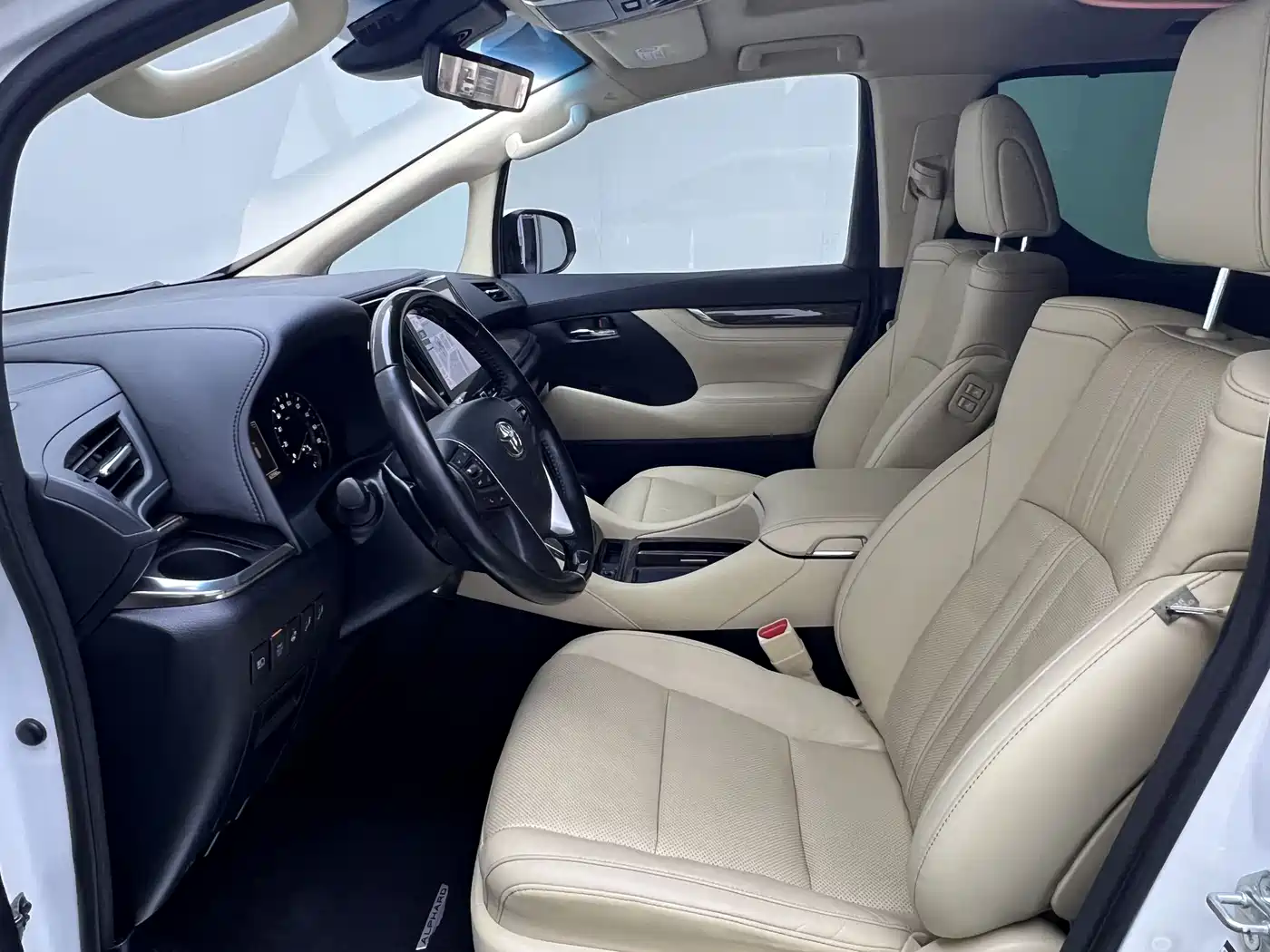 Toyota Alphard 2021 Hybrid 2.5L Premium фото 21