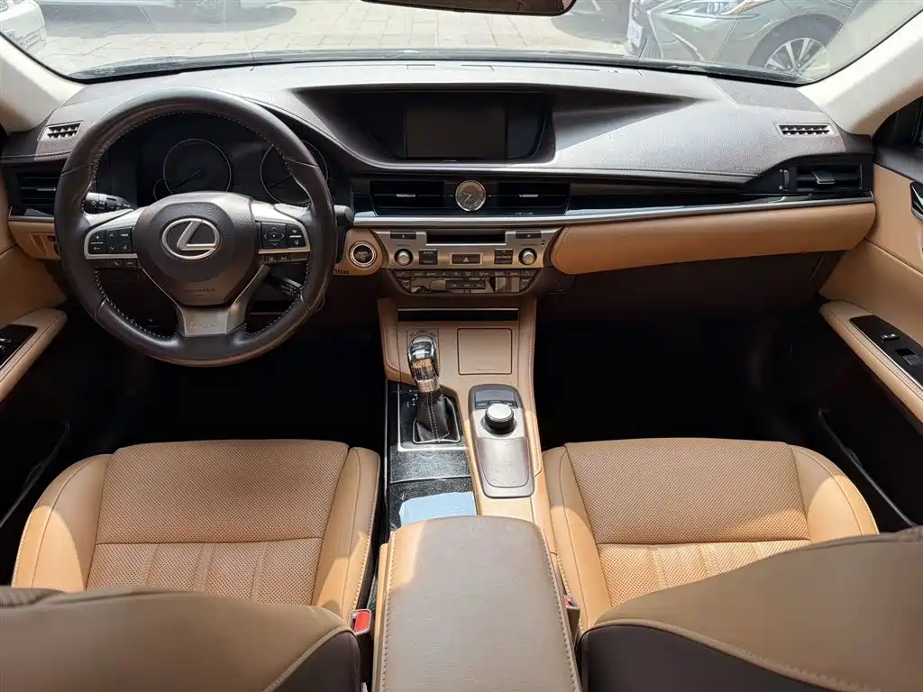 Lexus ES 2015 300h Comfort Edition фото 7