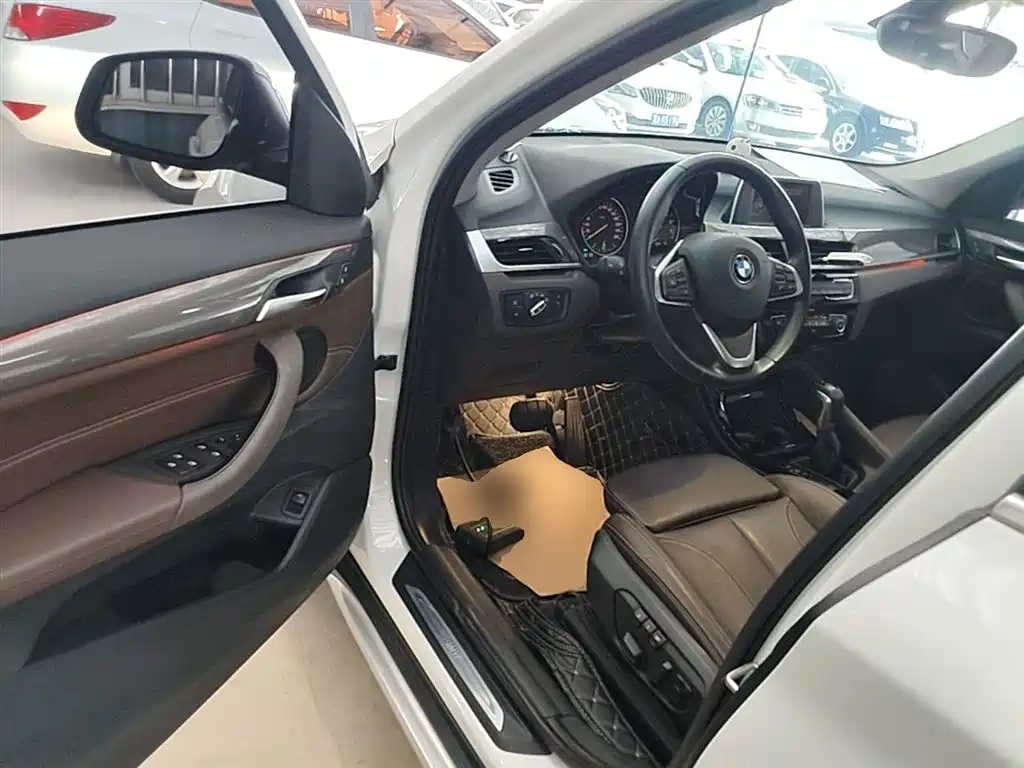 BMW X1 2018 sDrive18Li Premium Model фото 16