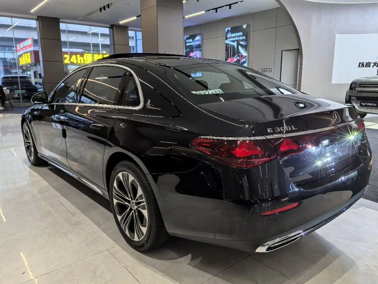 Mercedes-Benz E-Class 2026 E 300 L Luxury фото 14