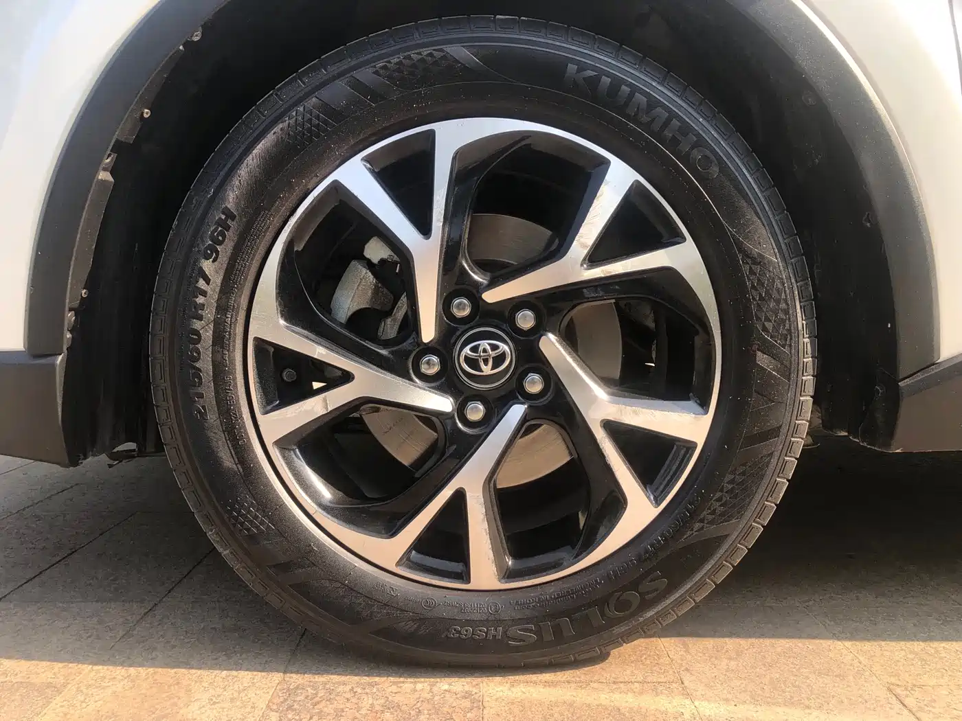 Toyota C-HR 2020 Model 2.0L Leading фото 10