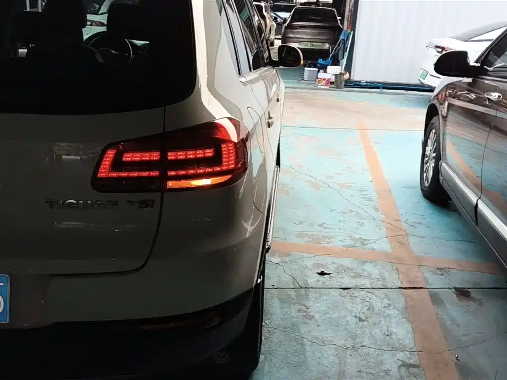 Volkswagen Tiguan 2015 1.8TSI Automatic 2WD Highline фото 8