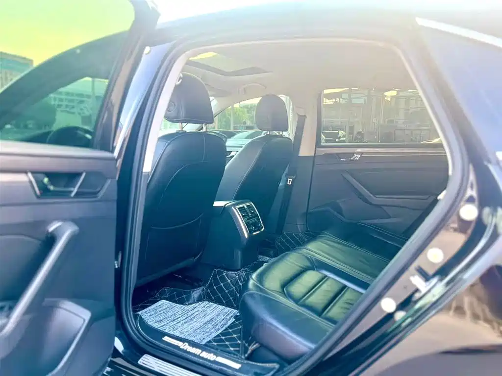 Volkswagen Passat 2017 330TSI DSG Prestige фото 17