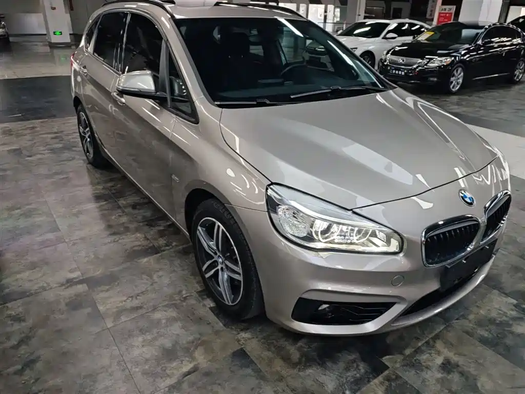 BMW 2 Series Touring 2016 218i Sport Design Package фото 4